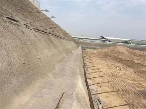 加查河道边坡加固